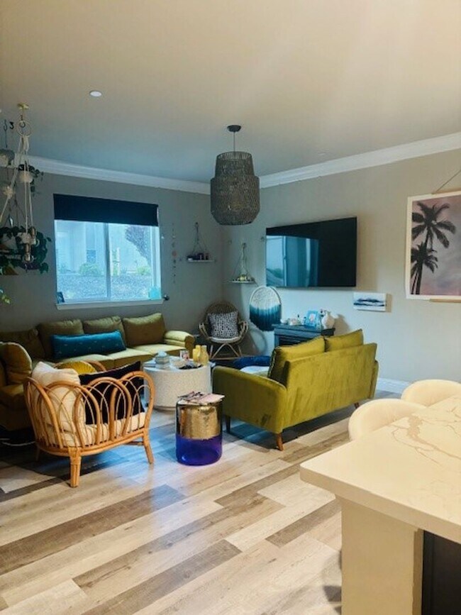 Building Photo - *MOVE IN SPECIAL ~ $500 OFF FIRST MONTHS R...