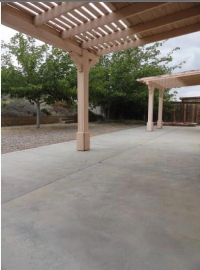 Foto del edificio - 1425 Ridgecrest Ct