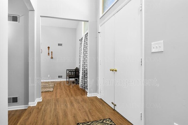 Building Photo - 6220 Applegate Ln