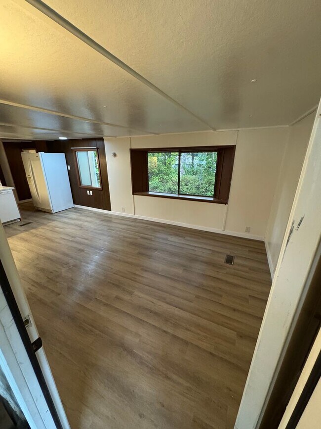 Foto del edificio - 4930 NE Dawn Ln