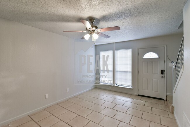 Building Photo - Prime Location Townhome Offer: 60% off the...