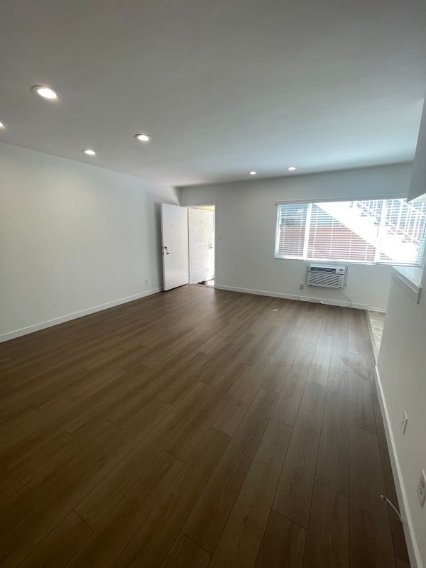 Building Photo - 744 Pier Ave