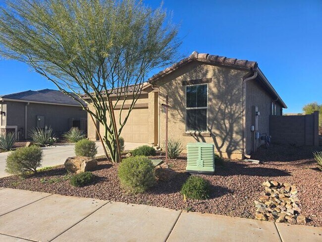 Building Photo - MOVE IN SPECIAL!! 3 Bedroom/ 2 Bath Red Rock Oasis