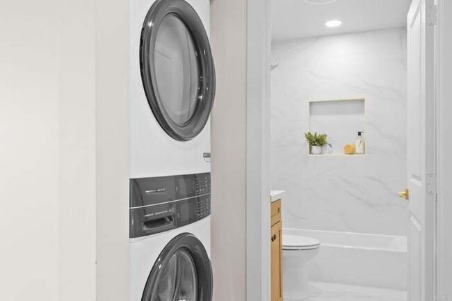 Building Photo - 6837 Celia Vista Dr