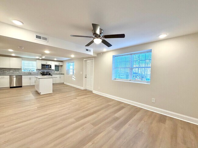 Building Photo - 917 Sinclair Dr