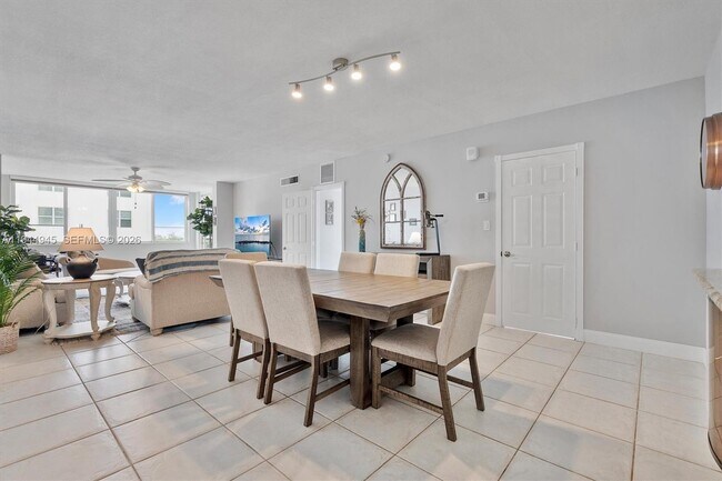 Building Photo - 5005 Collins Ave