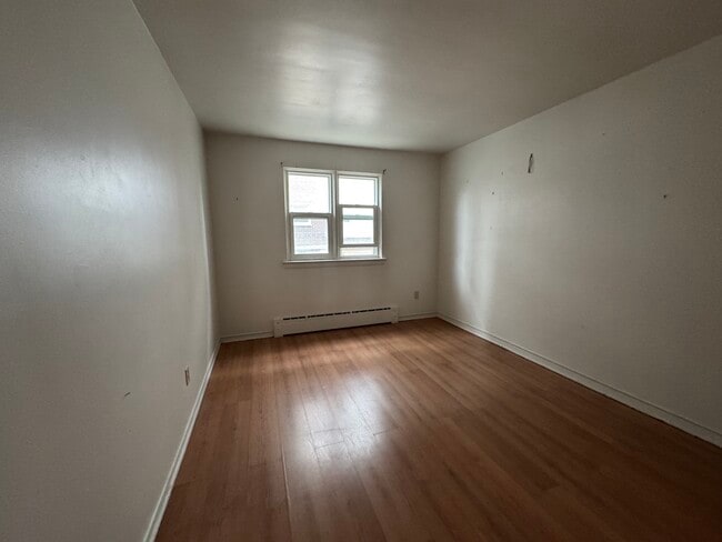 Building Photo - 310 Westdale Ave