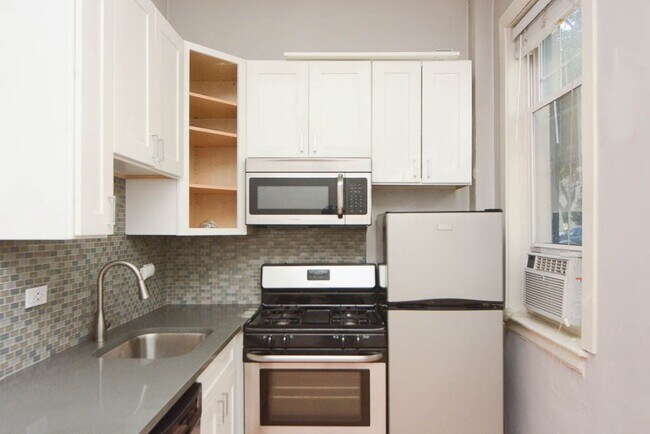 Foto del edificio - 511 W Belmont Ave