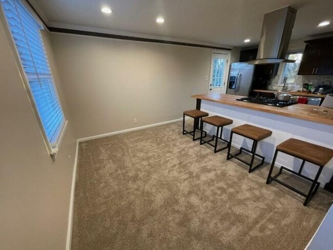 Building Photo - 201 Verna Dr