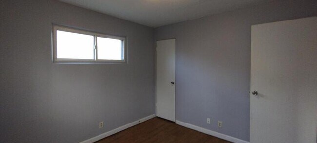 Building Photo - 200 Dalepark Dr