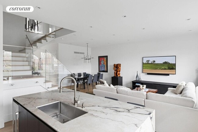 Foto del edificio - 16 Magnolia Dr