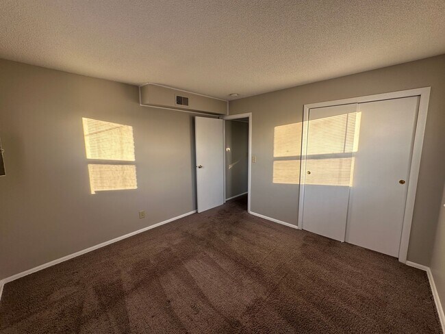 Foto del edificio - 2 bed 1 bath in the heart of Speedway