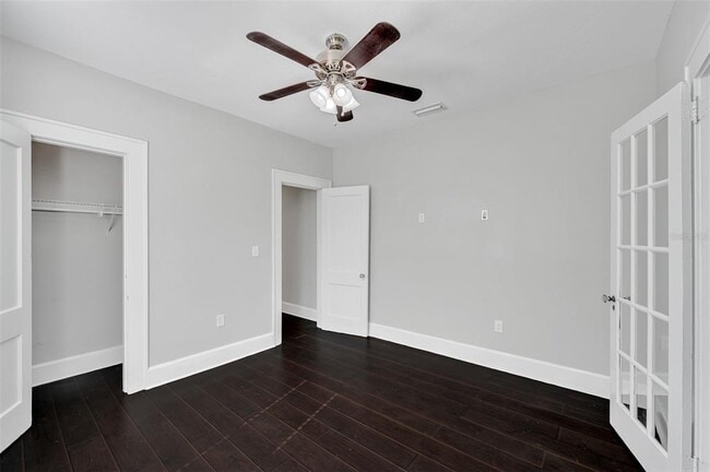 Building Photo - 403 S Albany Ave