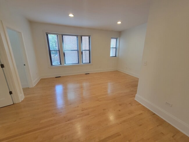 Foto del edificio - 3257 W Pierce Ave