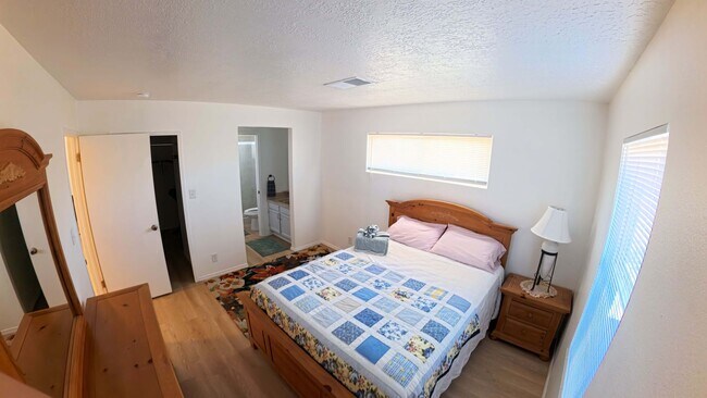 Foto del edificio - 2550 Rosswood Dr SE