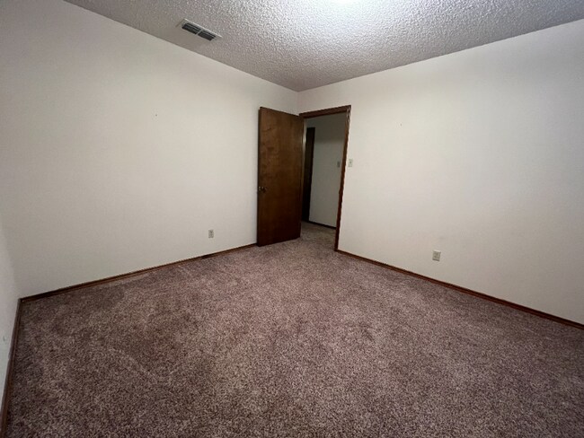 Foto del edificio - 1418 N Dwight St