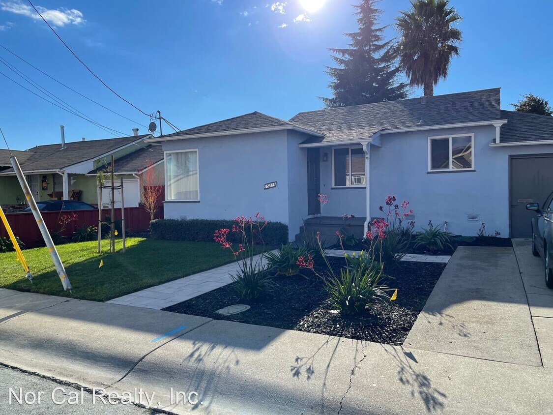 2 br, 1 bath House 15211 Central Ave House Rental in San Leandro