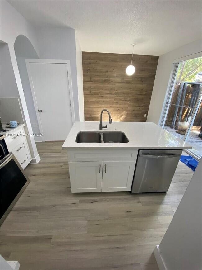 Foto del edificio - 8755 SW 152nd Ave
