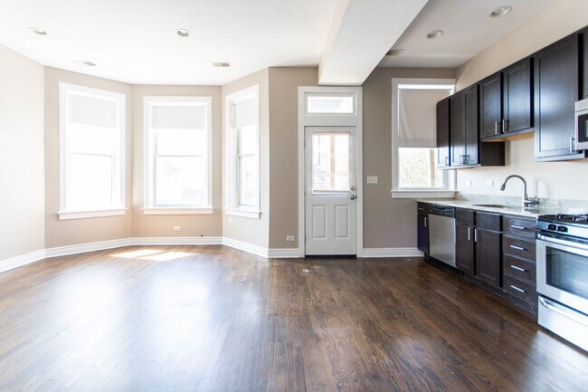 Foto del edificio - 1525 W Addison St