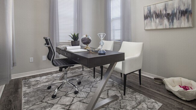 Estudio privado con escritorio, silla de oficina y decoración acogedora - Enders Place at Baldwin Park