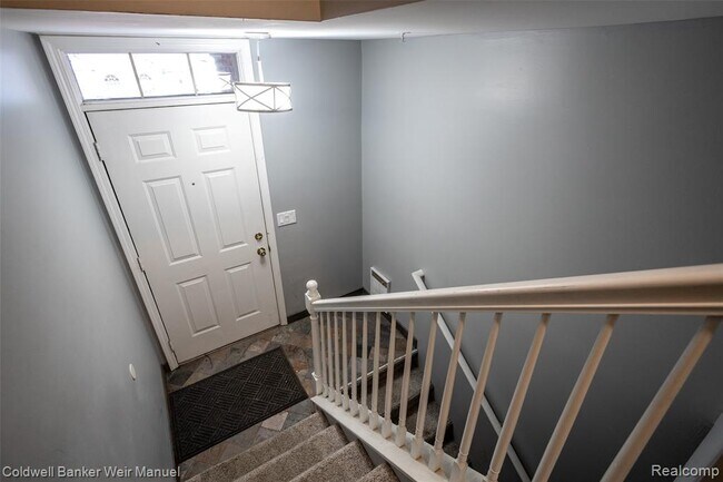 Building Photo - 29427 Glen Oaks Blvd E