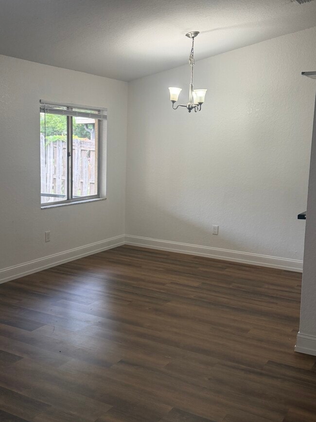 Foto del edificio - 1306 Coolmont Dr