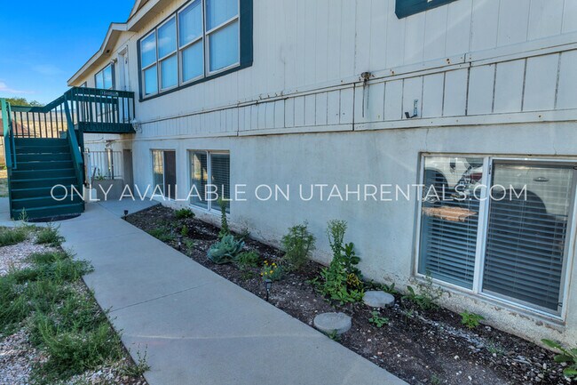 Building Photo - 1040 W State St