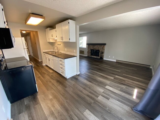 Foto del edificio - Spacious Updated Condo