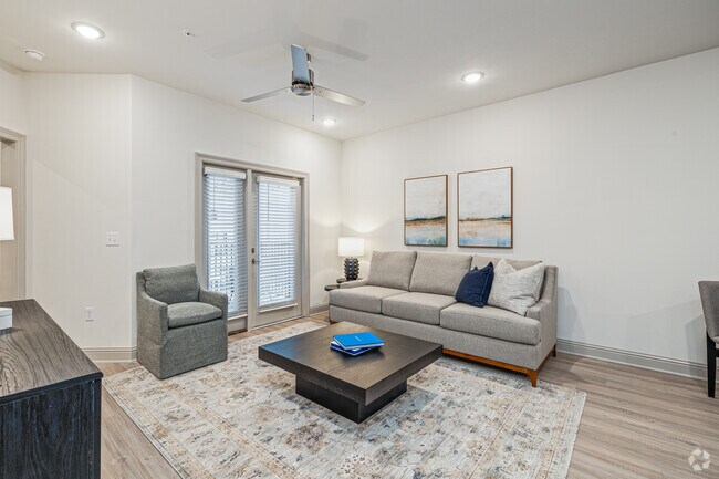 La Chenilla: 1 habitación, 1 baño - Sala de estar - The Waters at Crestview