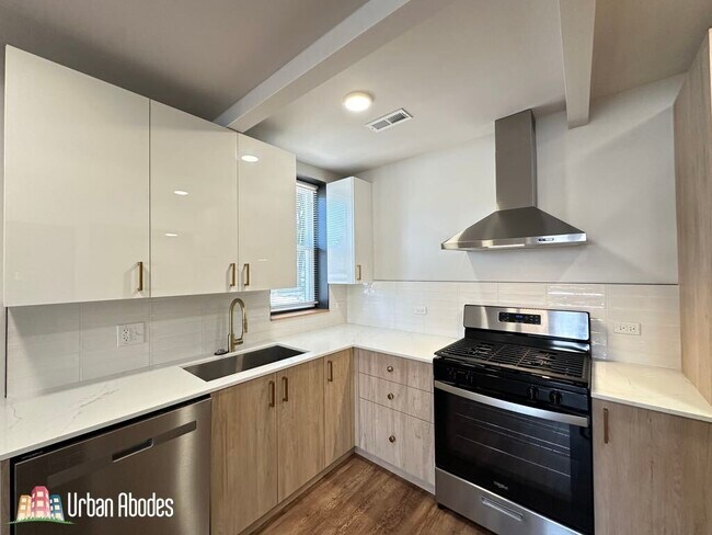 Building Photo - 3056 W Franklin Blvd