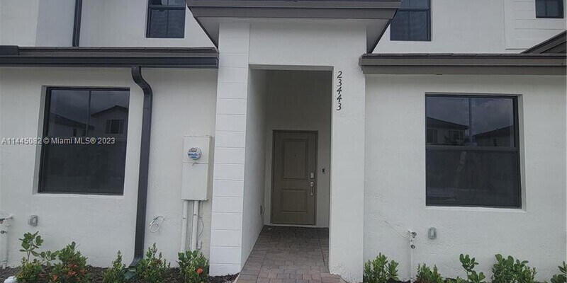 Foto principal - Townhome 23443 sw sw 127th pl