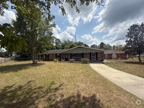 Building Photo - 100 Pineview St