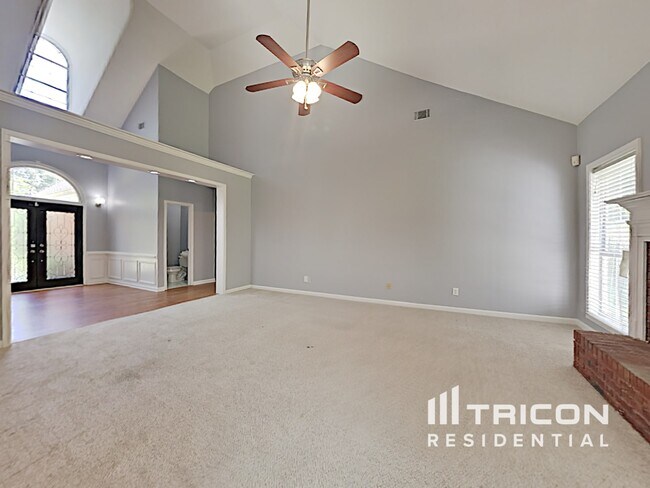 Foto del edificio - 325 Wisteria Blvd