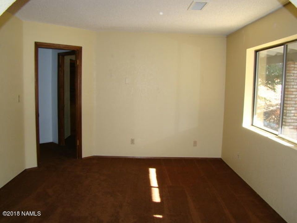 Building Photo - 1401 N Edgewood St