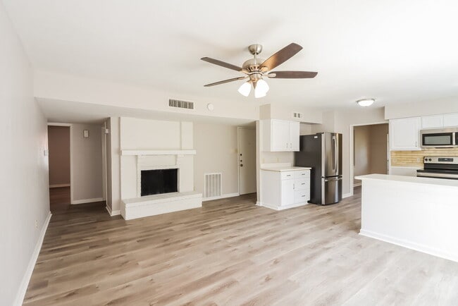 Building Photo - 15411 Empanada Dr