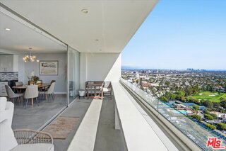 Building Photo - 2222 Ave of the Stars