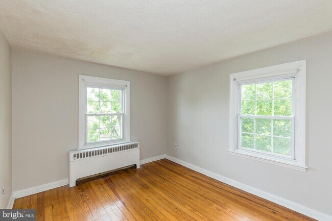 Building Photo - 404 E Jefferson St