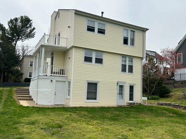 Trasero - 505 Hawke St