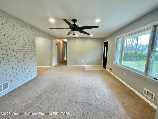 Foto del edificio - 401 Leesville Rd
