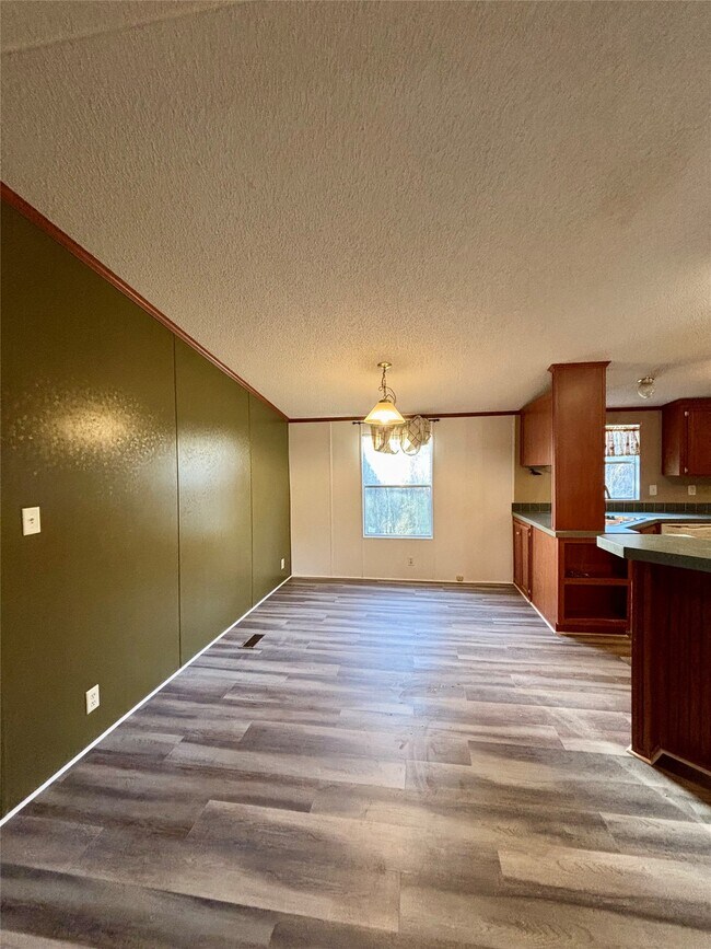 Foto del edificio - 111 Lakeside Woods Dr