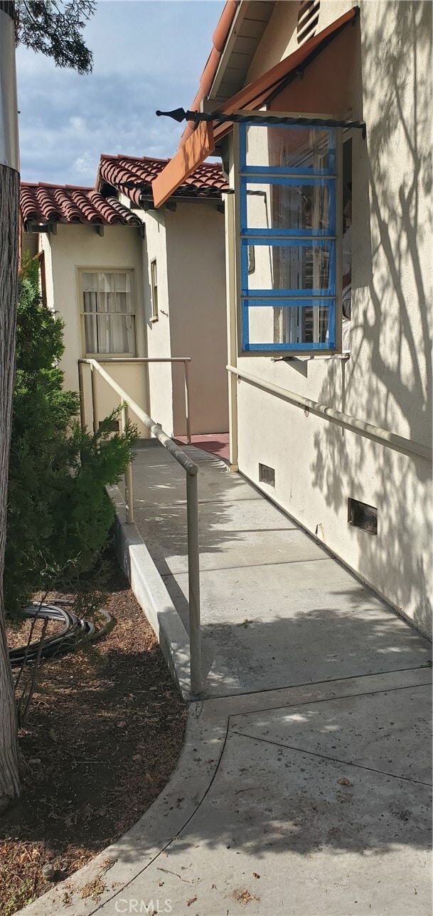 Building Photo - 616 N Hidalgo Ave