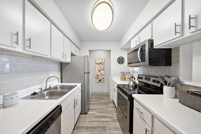 $499 Move-In - Minutes from Med Center - $499 Move-In - Minutes from Med Center Apartment