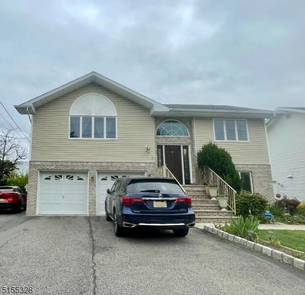 9 Chobot Ln Unit 2, Elmwood Park, NJ 07407 Room for Rent in Elmwood