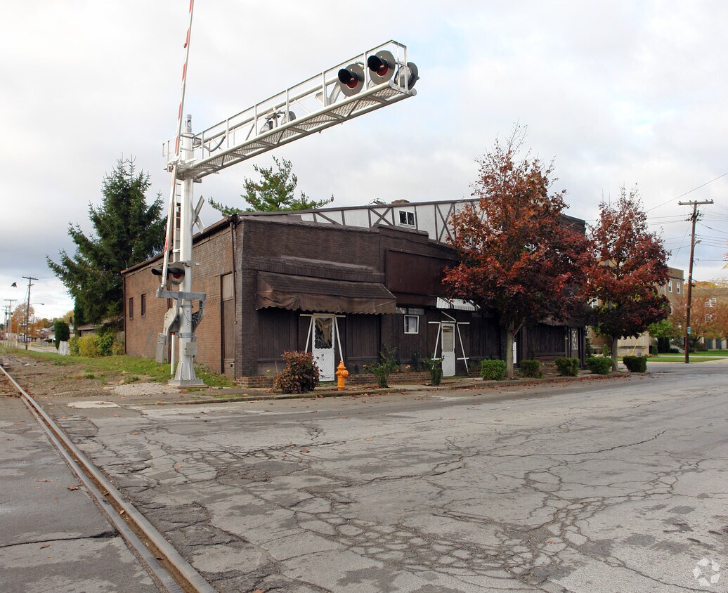 Building Photo - 93 E Lucius Ave