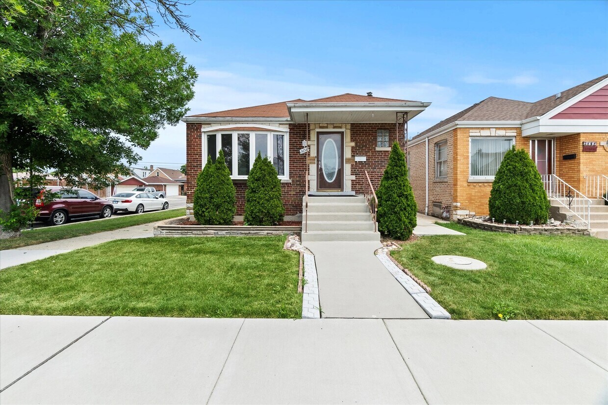 Primary Photo - 3656 W 70th Pl