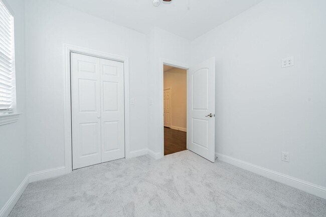 Building Photo - Beautifully Updated 3-Bed, 2-Bath Home Nea...