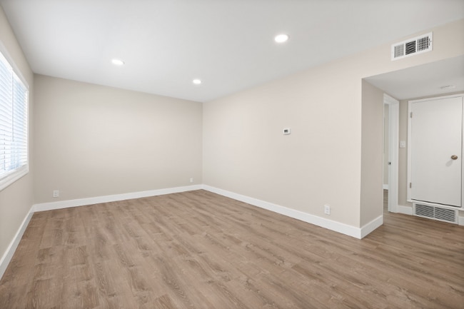 Building Photo - 2612 Santa Clara Ave