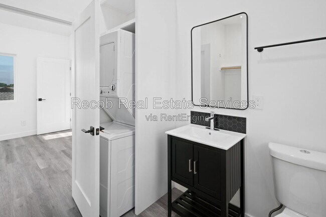 Foto del edificio - 4687 49th St
