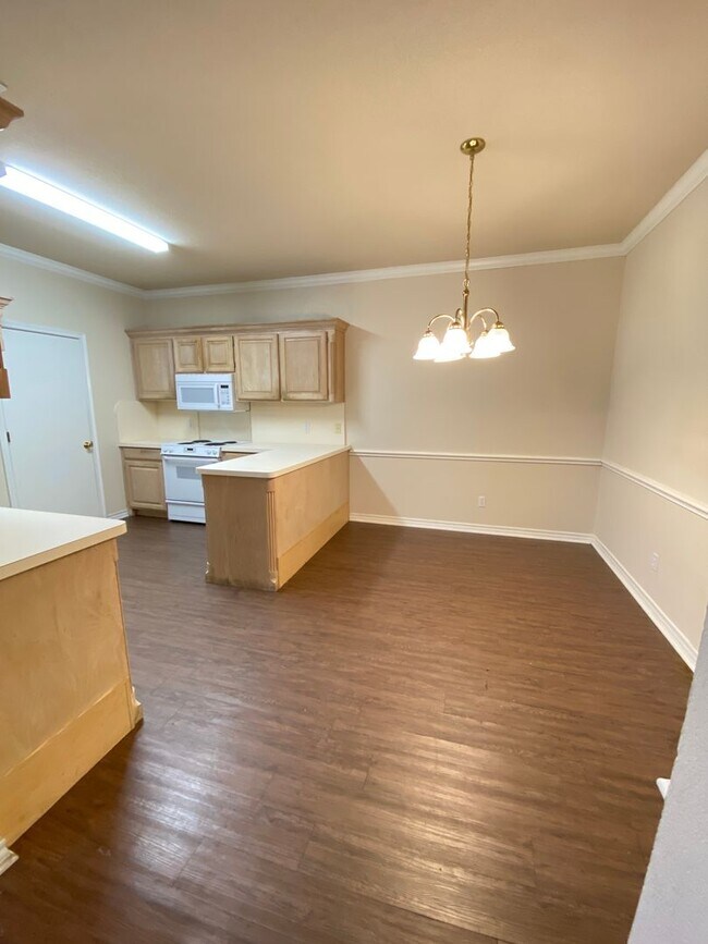 Foto del edificio - 1214 Lindsey Ln