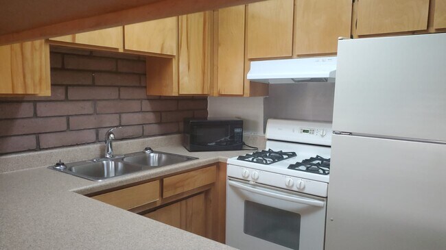 Nice Kitchen - 46 E Monroe St